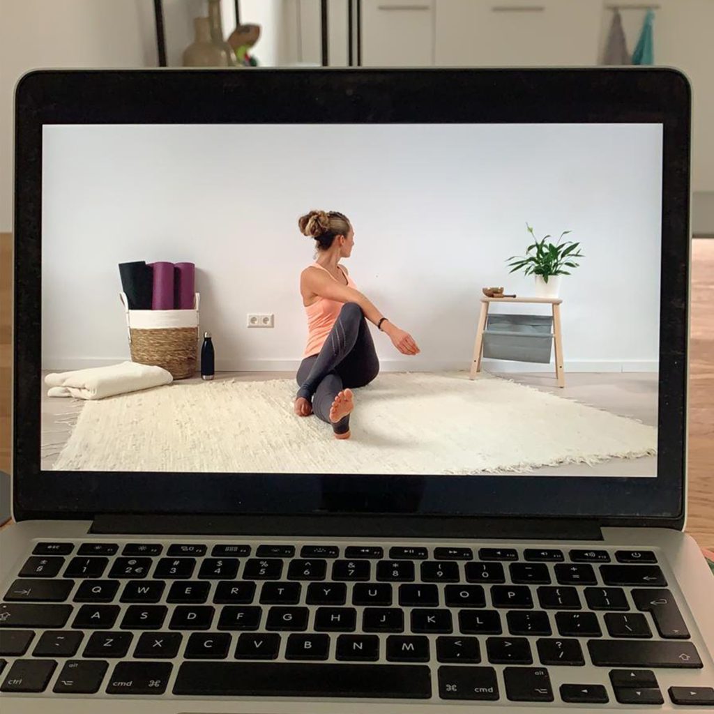 Rayette Rebecca Yoga Berkel en Rodenrijs Rotterdam Lansingerland Yogales Yogalessen Online