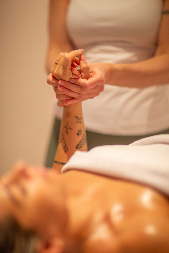 Energetische massage handen